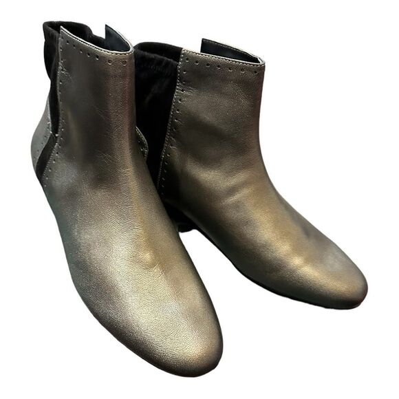 NEW LOGO By Lori Goldstein GABBI Metallic Pewter chelsea Ankle Booties size 7.5 - Picture 8 of 8